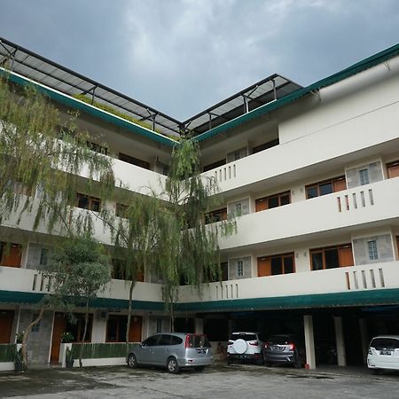 Reddoorz Plus @ Ciumbuleuit Area باندونج المظهر الخارجي الصورة