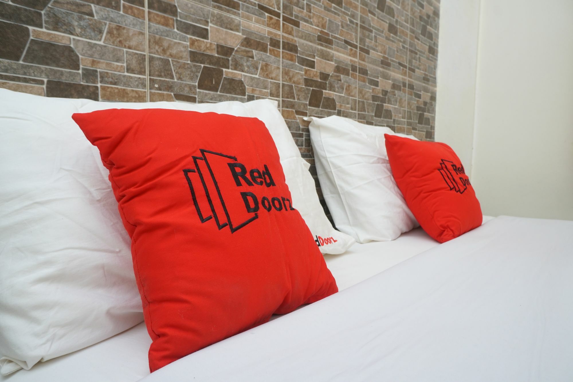 Reddoorz Plus @ Ciumbuleuit Area باندونج المظهر الخارجي الصورة